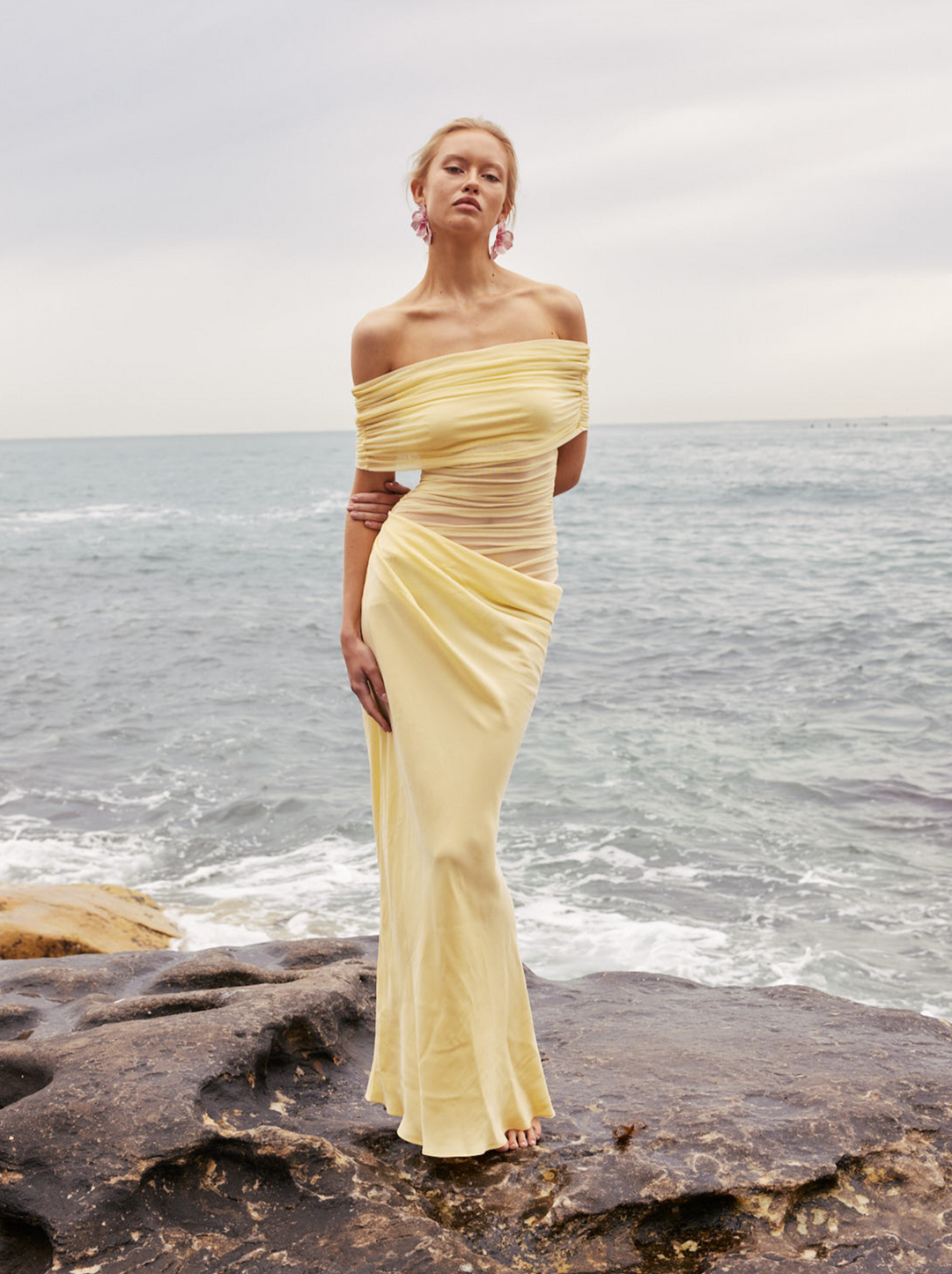 Mesh one-shoulder neck cross-body waist-baring dress